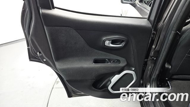 Jeep Renegade 2018 — photo 15
