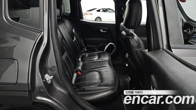 Jeep Renegade 2018 — photo 16
