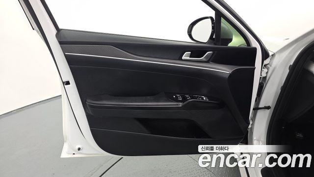 Kia K5 2023 — photo 14