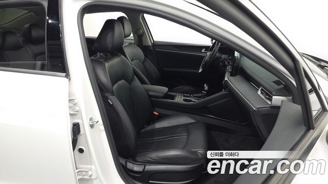 Kia K5 2023 — photo 16