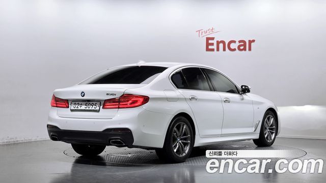BMW 5-Series 2018 — photo 2