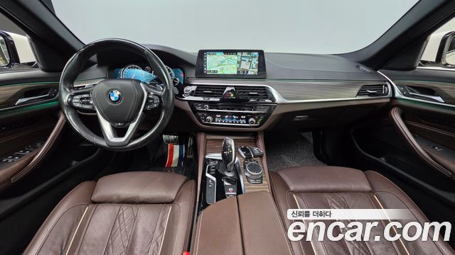 BMW 5-Series 2018 — photo 10