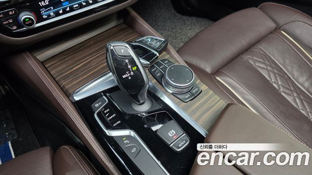 BMW 5-Series 2018 — photo 12