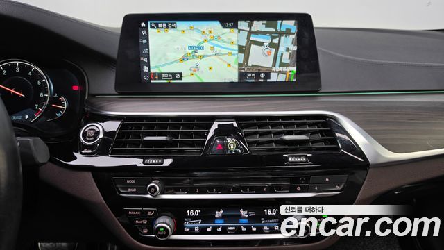 BMW 5-Series 2018 — photo 18