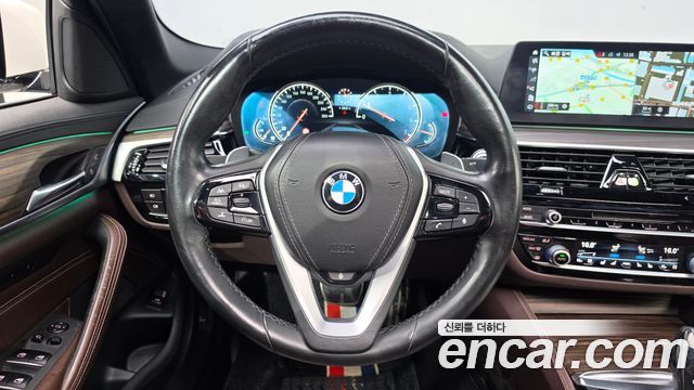 BMW 5-Series 2018 — photo 19