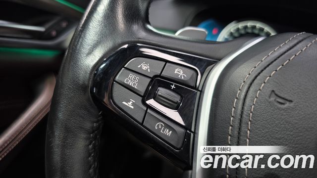 BMW 5-Series 2018 — photo 21