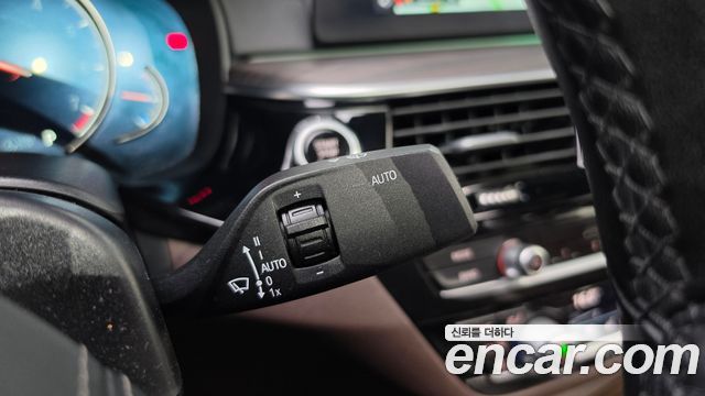 BMW 5-Series 2018 — photo 26