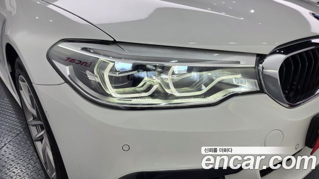 BMW 5-Series 2018 — photo 8