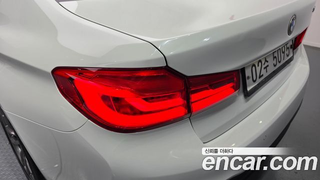 BMW 5-Series 2018 — photo 9