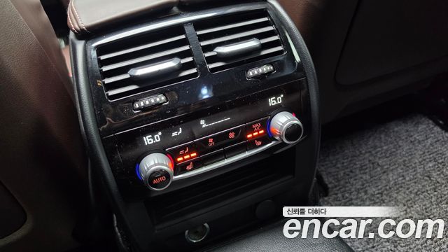 BMW 5-Series 2018 — photo 29