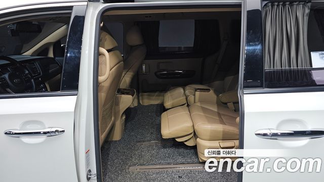 Kia Canival 2017 — photo 18