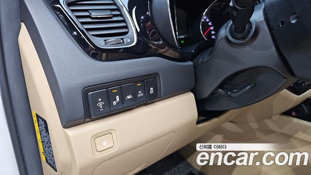 Kia Canival 2017 — photo 25