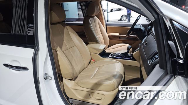 Kia Canival 2017 — photo 16