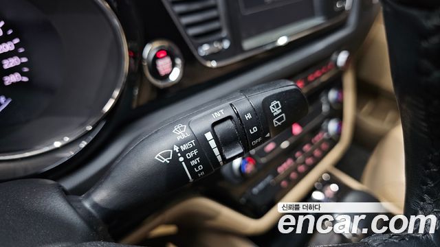 Kia Canival 2017 — photo 32