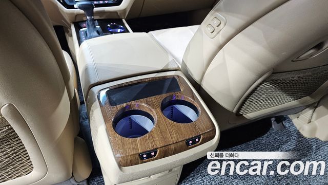 Kia Canival 2017 — photo 34