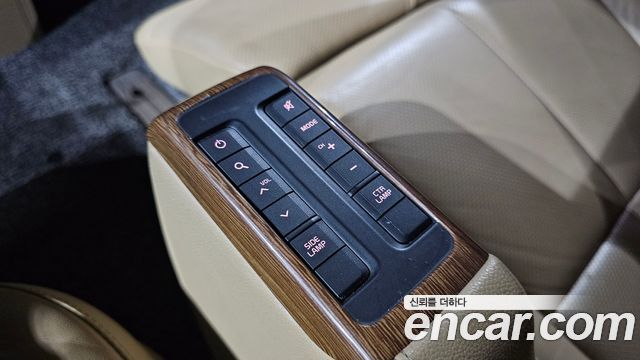 Kia Canival 2017 — photo 35