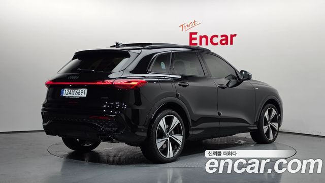 Audi Q5 2025 — photo 2