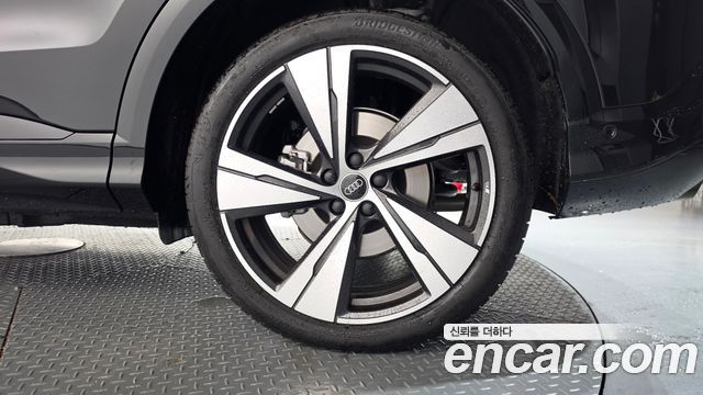 Audi Q5 2025 — photo 36