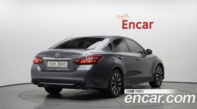 Nissan Altima 2018 — photo 2