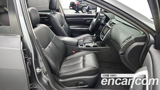 Nissan Altima 2018 — photo 13