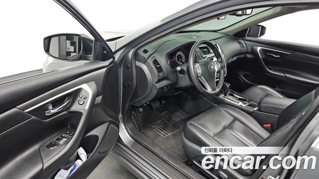 Nissan Altima 2018 — photo 17