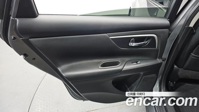 Nissan Altima 2018 — photo 15