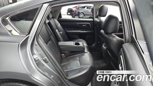 Nissan Altima 2018 — photo 16