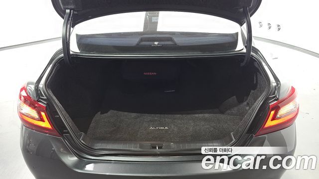 Nissan Altima 2018 — photo 30