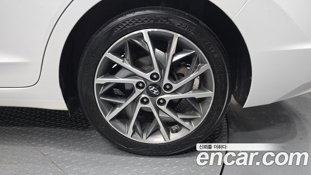 Hyundai AVANTE 2020 — photo 5