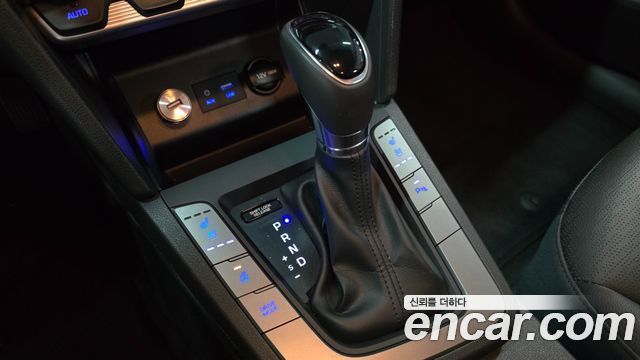 Hyundai AVANTE 2020 — photo 12