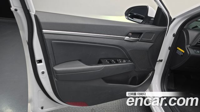 Hyundai AVANTE 2020 — photo 14
