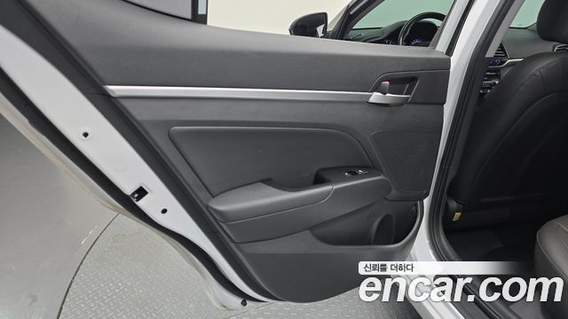 Hyundai AVANTE 2020 — photo 15
