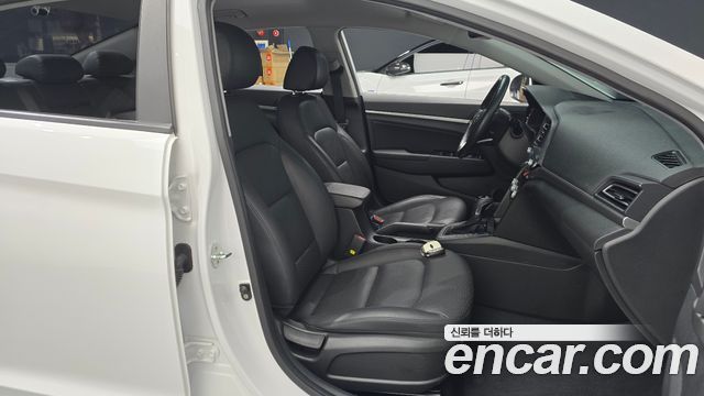 Hyundai AVANTE 2020 — photo 16