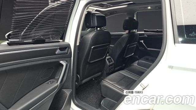 Volkswagen Tiguan 2020 — photo 17