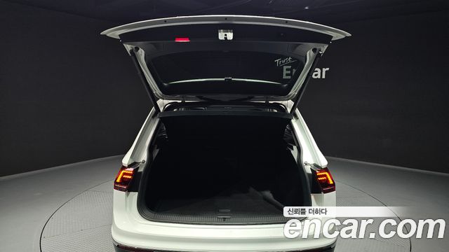 Volkswagen Tiguan 2020 — photo 26