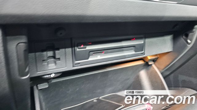 Volkswagen Tiguan 2020 — photo 27