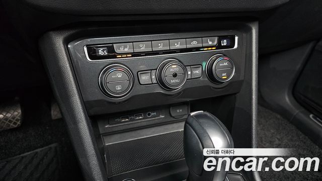 Volkswagen Tiguan 2020 — photo 28