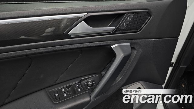 Volkswagen Tiguan 2020 — photo 32