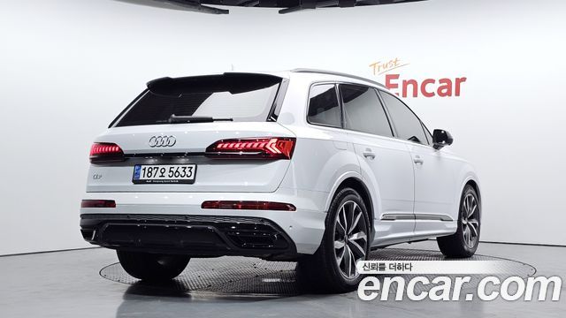 Audi Q7 2023 — photo 2