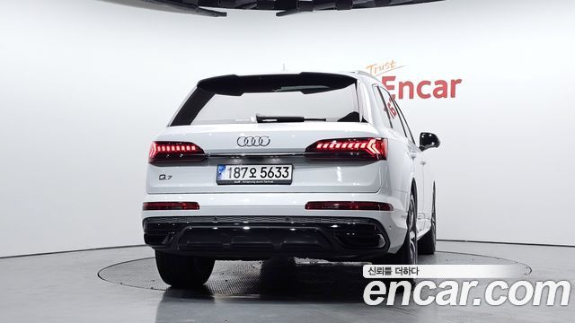 Audi Q7 2023 — photo 4