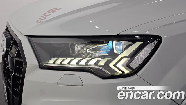 Audi Q7 2023 — photo 8
