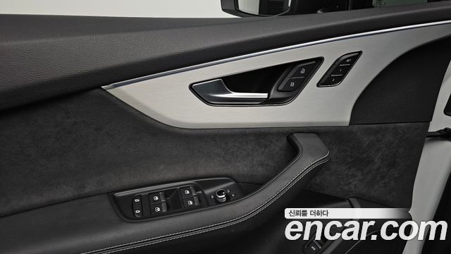 Audi Q7 2023 — photo 34