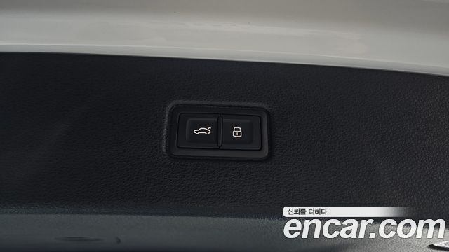 Audi Q7 2023 — photo 39