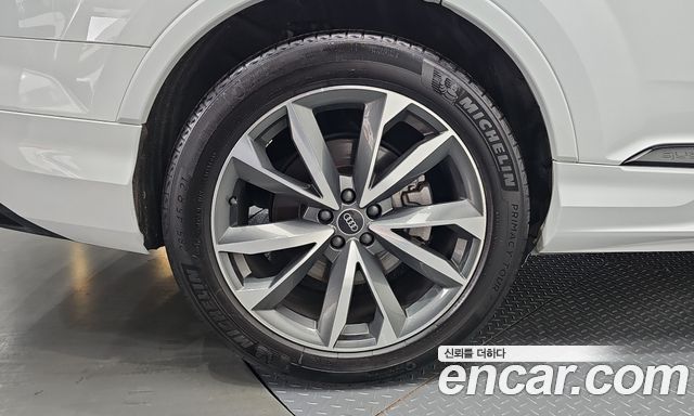 Audi Q7 2023 — photo 41