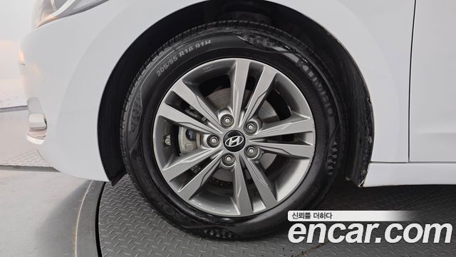 Hyundai AVANTE 2017 — photo 5