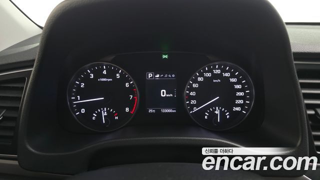 Hyundai AVANTE 2017 — photo 8