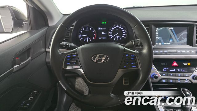 Hyundai AVANTE 2017 — photo 13