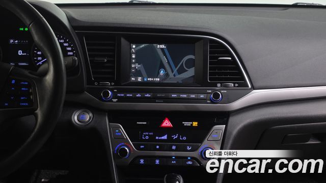 Hyundai AVANTE 2017 — photo 14