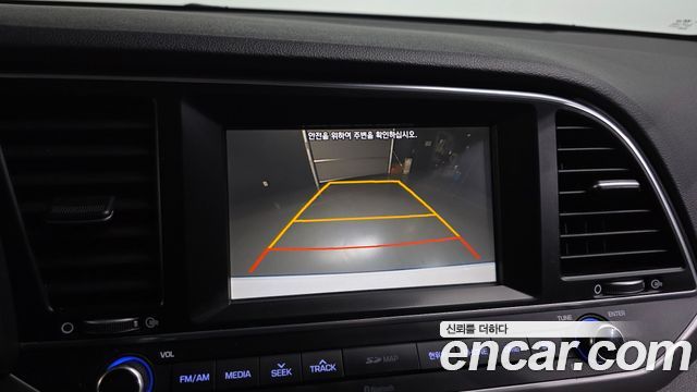 Hyundai AVANTE 2017 — photo 15
