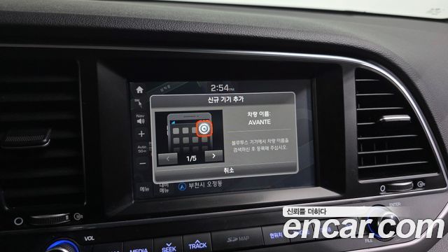 Hyundai AVANTE 2017 — photo 17